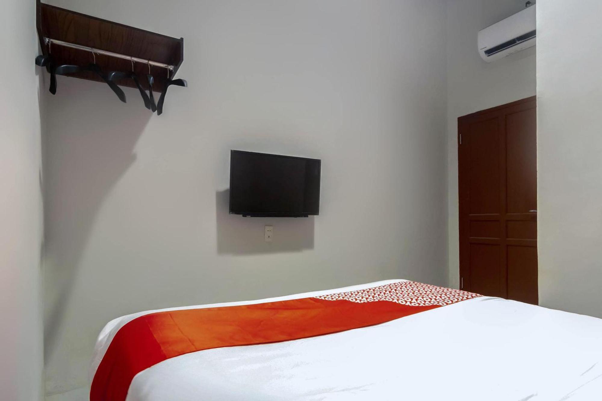 Super Oyo 2345 Homestay Jaya Медан Экстерьер фото