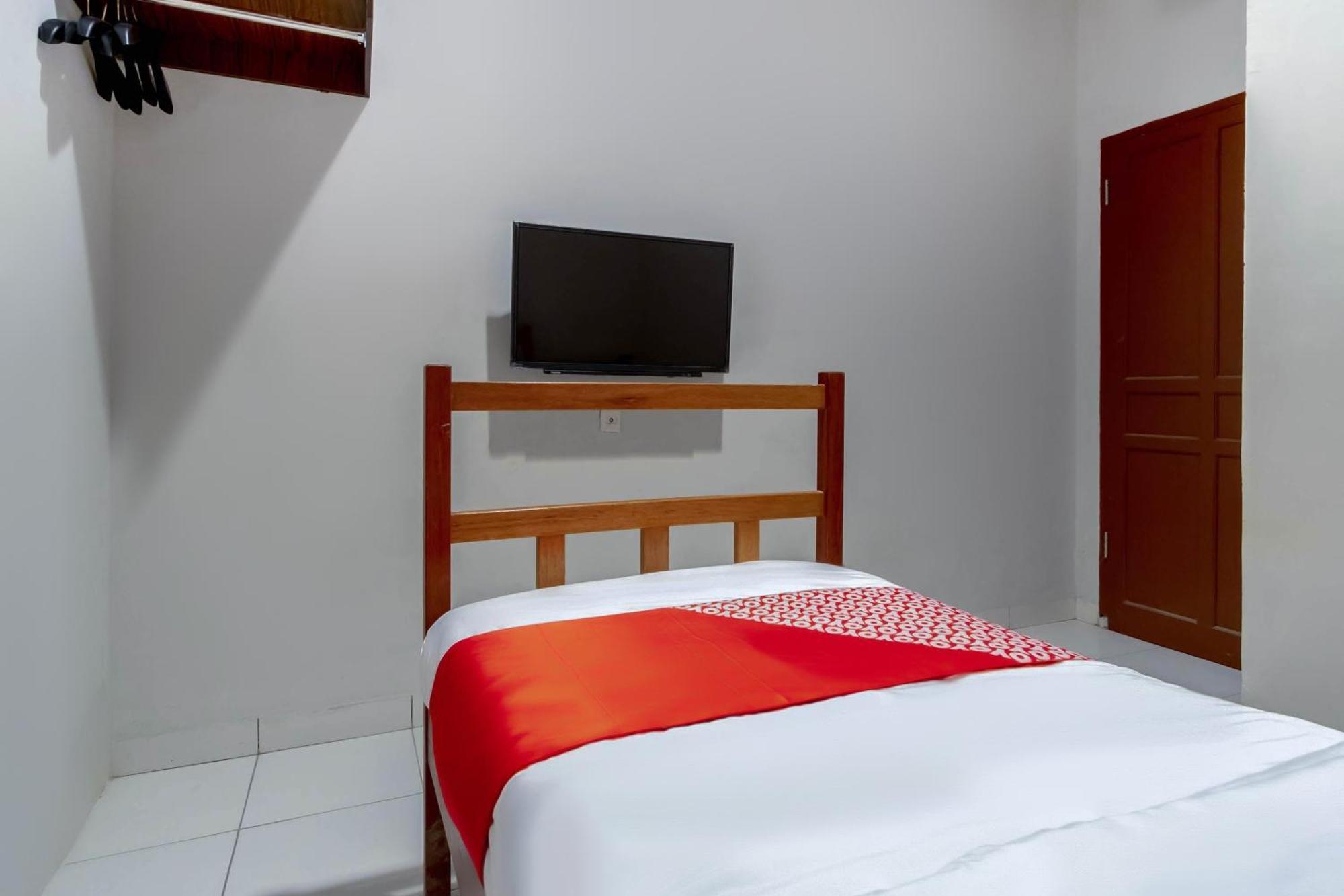 Super Oyo 2345 Homestay Jaya Медан Экстерьер фото