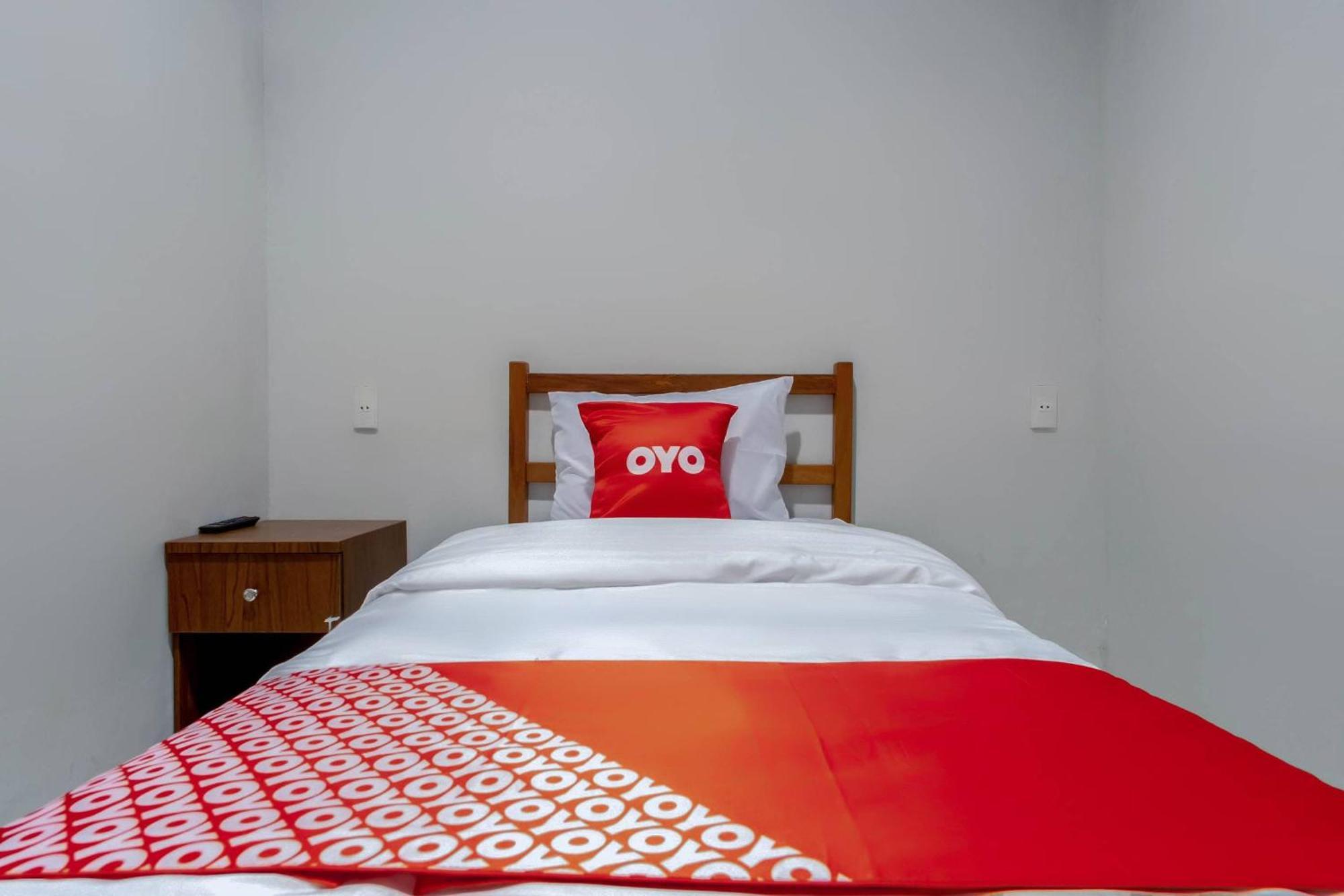 Super Oyo 2345 Homestay Jaya Медан Экстерьер фото