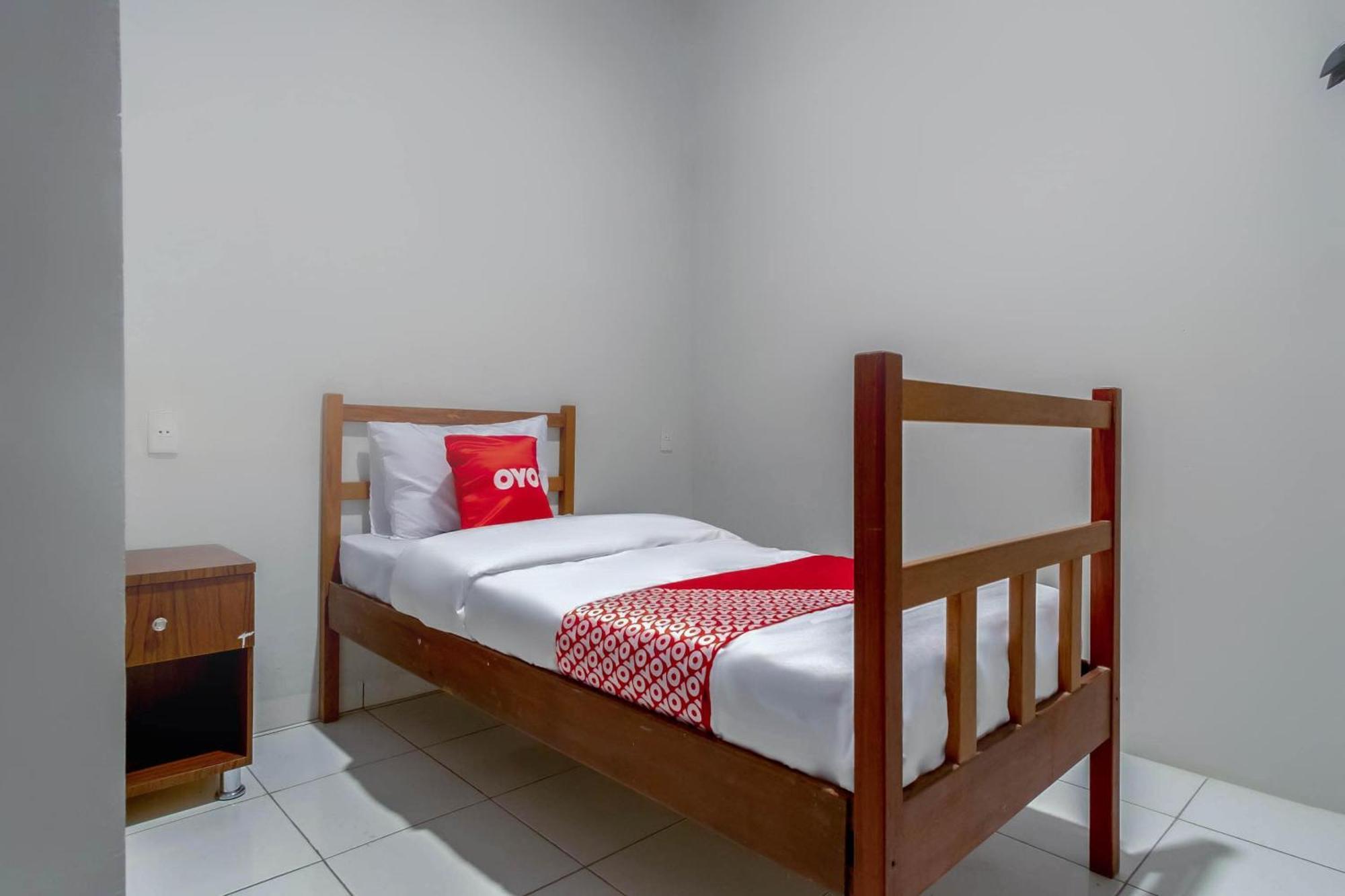 Super Oyo 2345 Homestay Jaya Медан Экстерьер фото