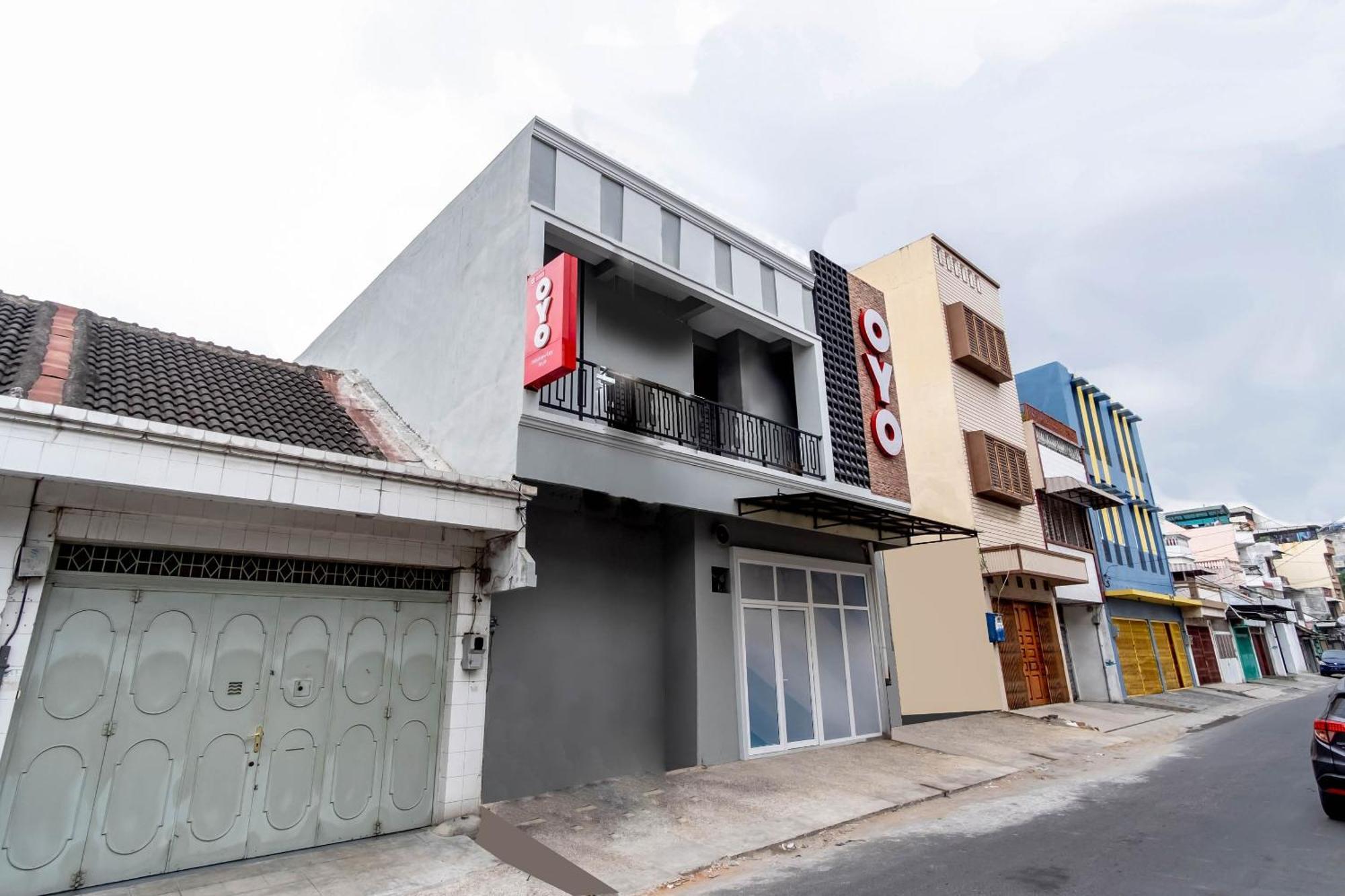 Super Oyo 2345 Homestay Jaya Медан Экстерьер фото