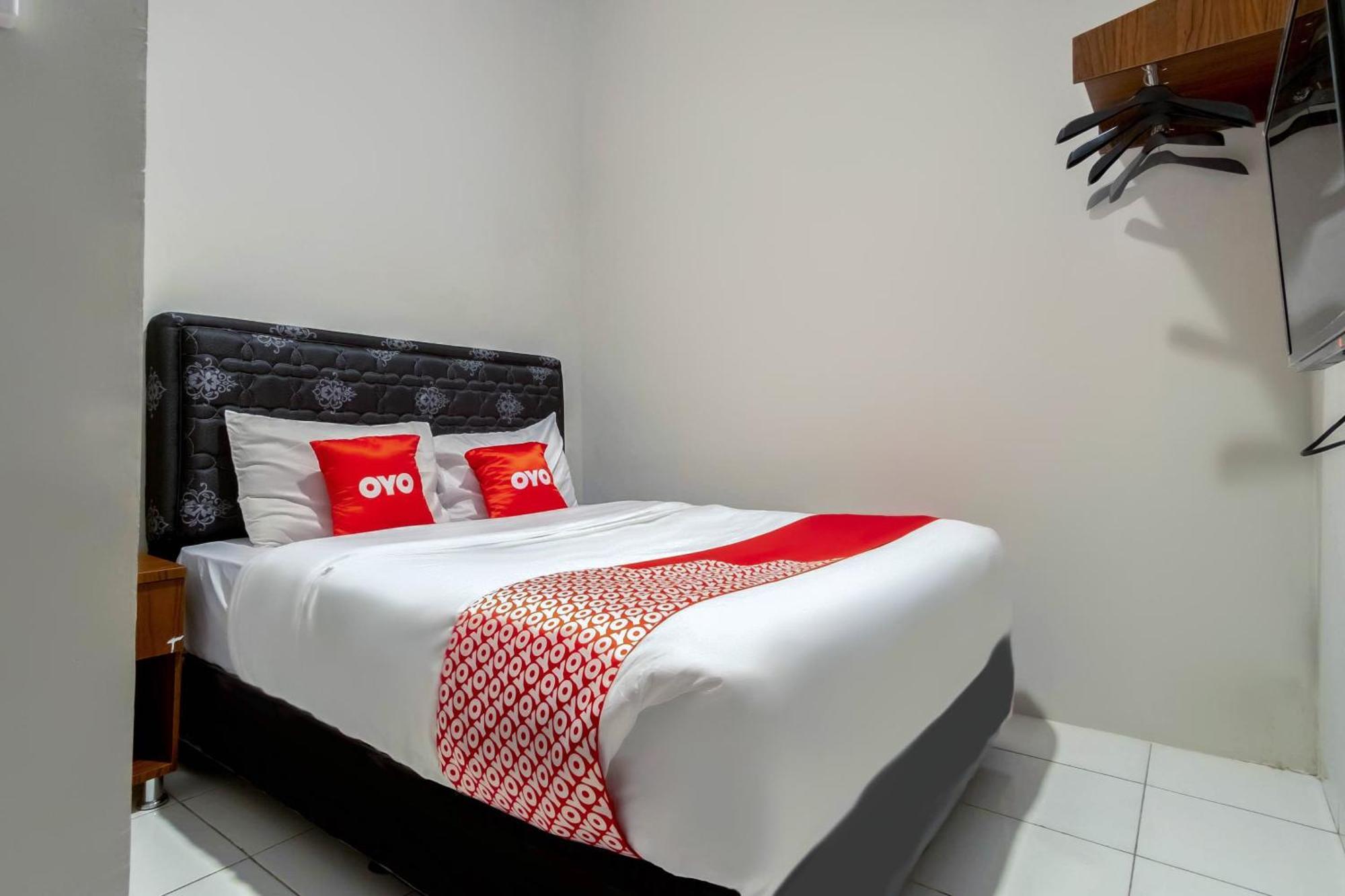 Super Oyo 2345 Homestay Jaya Медан Экстерьер фото